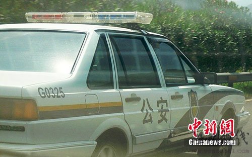 义乌一警车用光盘遮车牌行驶 涉事民警受处罚