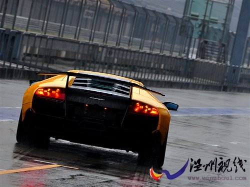 诠释“终极” 试Murcielago LP670-4 SV 汽车之家