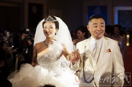 周立波与妻子胡洁在上海香格里拉大酒店举行了一场盛大婚典
