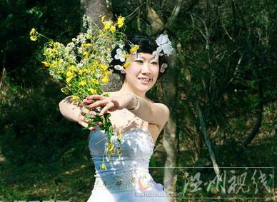 芙蓉姐姐婚纱写真曝光 再摆销魂S造型