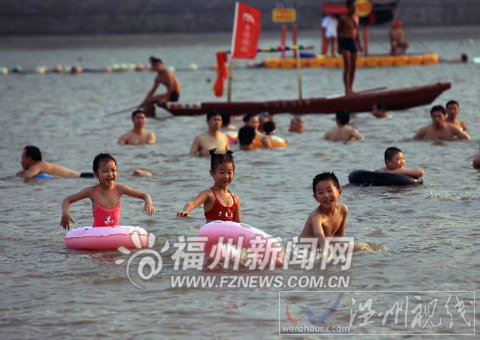 福建连续发布高温预警 夏收防暑是关键