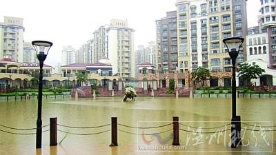 南京暴雨图片