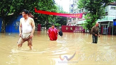 南京暴雨图片