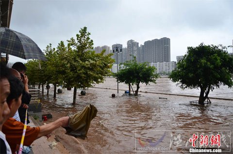 四川达州遭暴雨袭击 洪水漫城(组图)