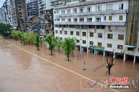 四川达州遭暴雨袭击 洪水漫城(组图)