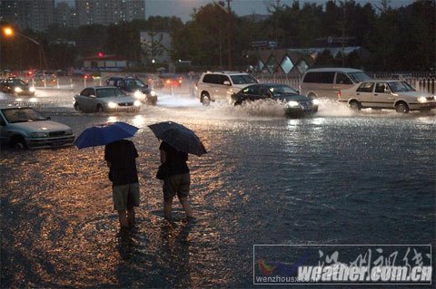 北京局地现大暴雨且伴有强雷电 专家详细解析