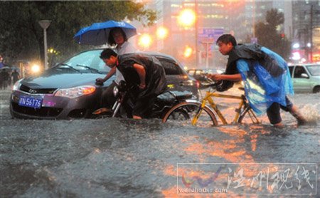 北京局地现大暴雨且伴有强雷电