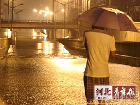 暴雨夜袭河北 1小时淹没地道桥