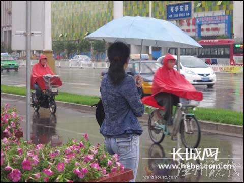 河北大部出现降雨 气温下降显凉意