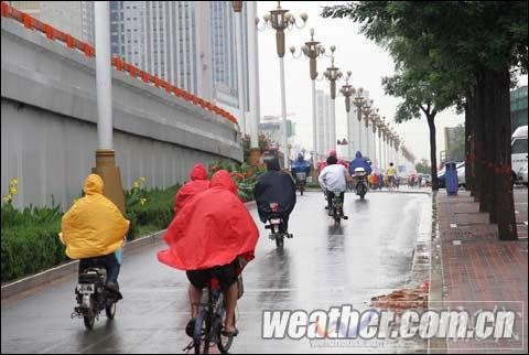 河北大部出现降雨 气温下降显凉意