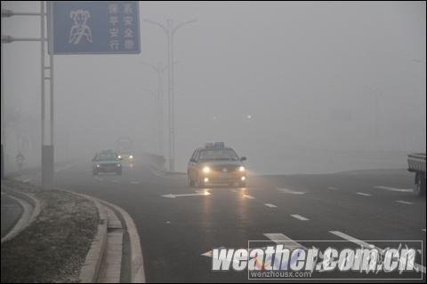 新年第一天 河北早晨雾气弥漫影响交通