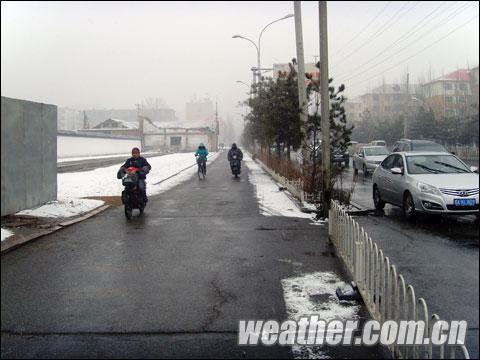 呼和浩特三月小雪滋润大地（组图）