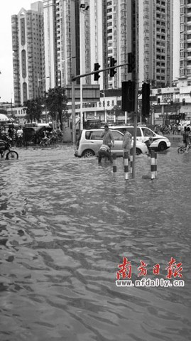 暴雨雷电大风冰雹袭粤 广州市区下冰雹网友惊呼少见