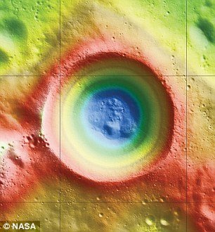 NASA最新发现神秘月球陨坑 1/4表面覆盖冰层