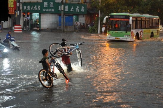 洛阳暴雨