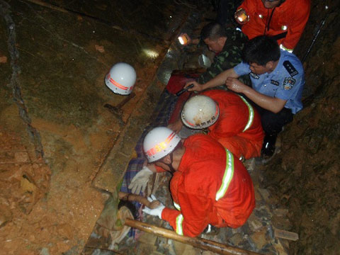 贵州册亨县因连日暴雨发生山体滑坡2人死亡