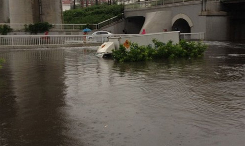 天津普降大到暴雨 193座泵站开启强排市内积水