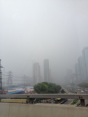 北京28日下午阴转大雨东部暴雨 需防雨防雷电