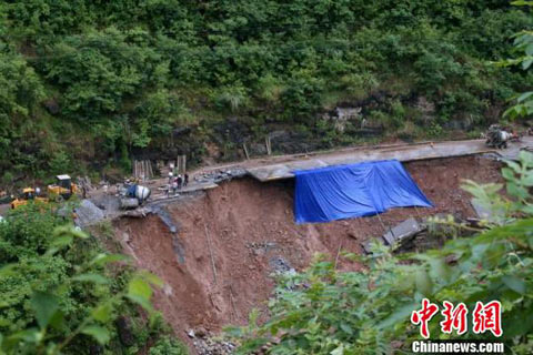 重庆省道103云阳段发生滑坡 道路双向封闭