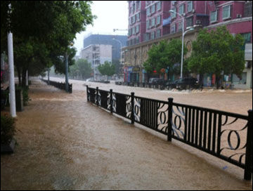 10日江西景德镇暴雨 暴雨引发内涝