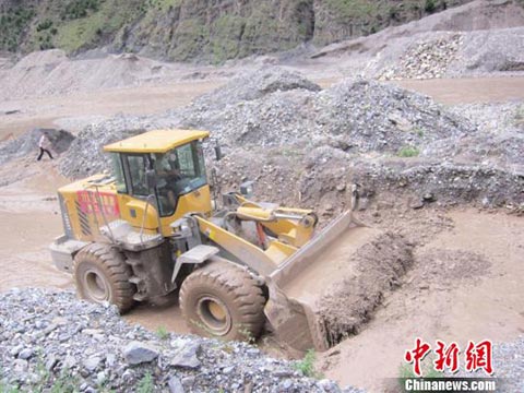 甘肃强降雨已致1死3失踪公路损毁严重