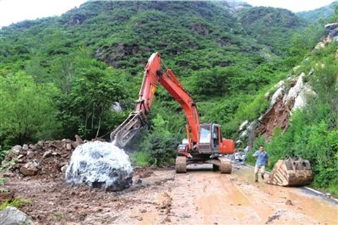 北京门头沟多处路段山体塌方 灵山景区再次封闭