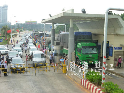 受台风“启德”影响 琼州海峡客滚船16点全线停航