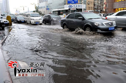 新疆乌鲁木齐降暴雨