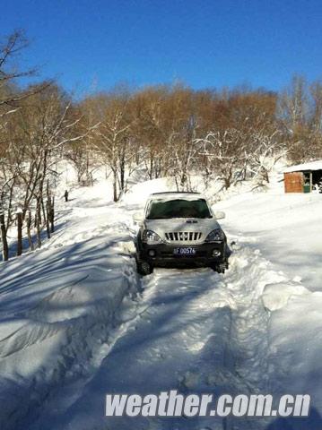 吉林省白山市连日降雪 山路雪深80厘米（组图）