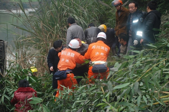 四川泸州叙永县叙威路车祸