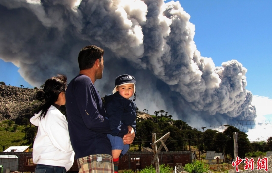 阿根廷科帕韦火山喷发