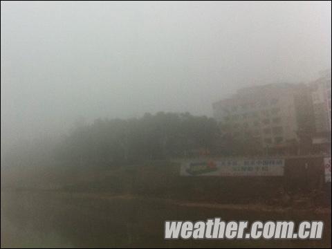 福建19日晨出现大雾 未来三天以阴雨天气为主