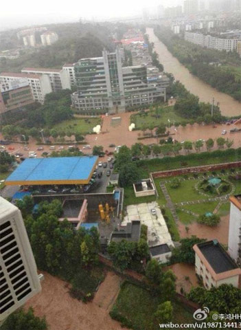 四川遂宁迎来特大暴雨 降雨量超过300毫米最深积水达1米