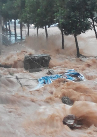 四川遂宁迎来特大暴雨 降雨量超过300毫米最深积水达1米