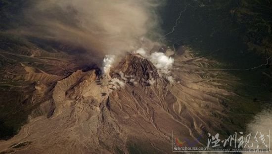 希韦卢奇火山喷发