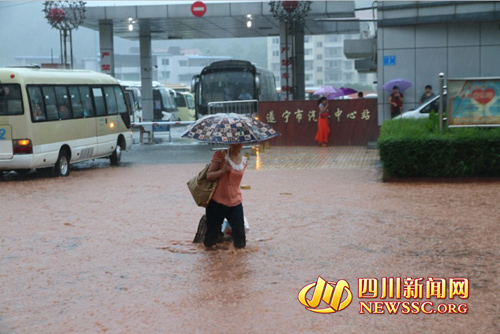 30日四川德阳、内江、遂宁等地强降雨致2人死亡5人失踪