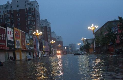 16号凌晨黑山县特大暴雨来袭 4000多户人家被水淹