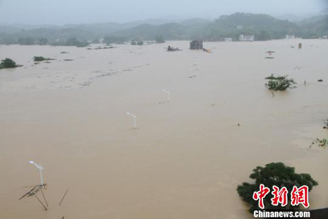 广东暴雨 五华发生洪灾、山体滑坡多个村庄被淹致4人死亡