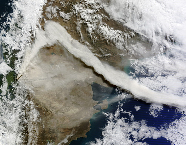 火山喷发太空俯瞰图