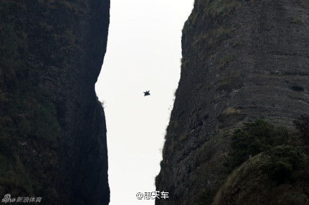 杰布飞跃江郎山一线天