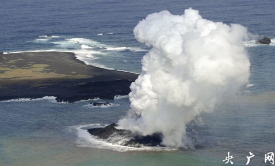 海底火山喷发形成新岛屿