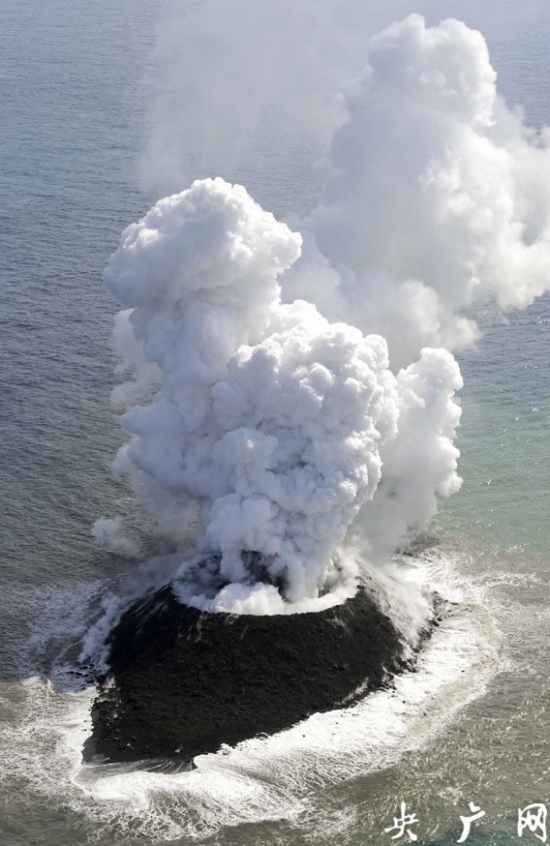 海底火山喷发形成新岛屿