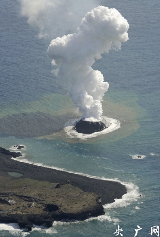 海底火山喷发形成新岛屿