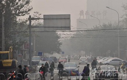 北京11月2日雾霾持续 能见度极差明天有望改善