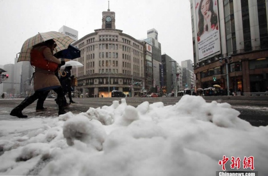 强降雪袭击日本