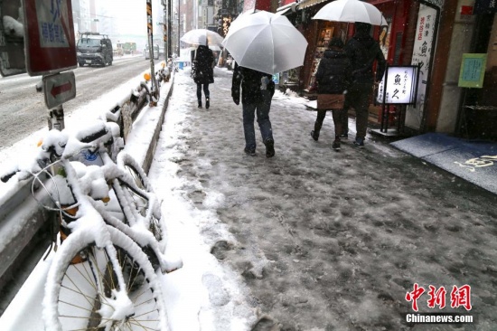 强降雪袭击日本