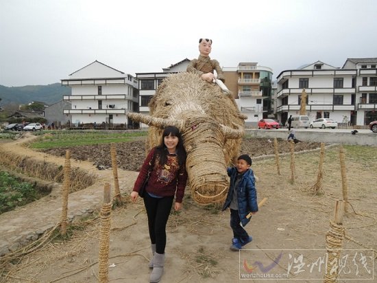 温州永嘉苍坡古村落别致稻草人 由永嘉民间高手制作