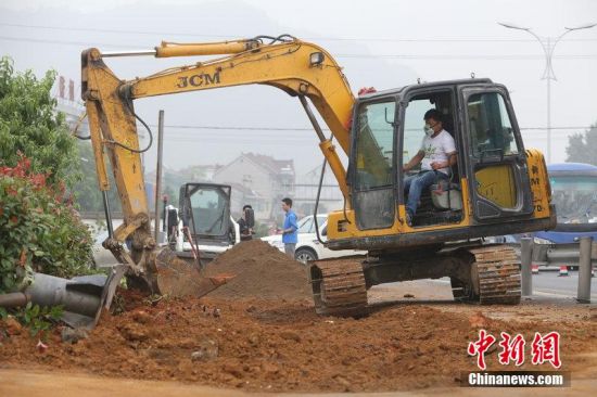 富春江水污染杭州市民担心杭州停水忙囤水