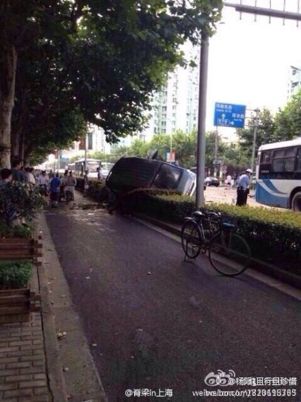 上海永泰路车祸现场