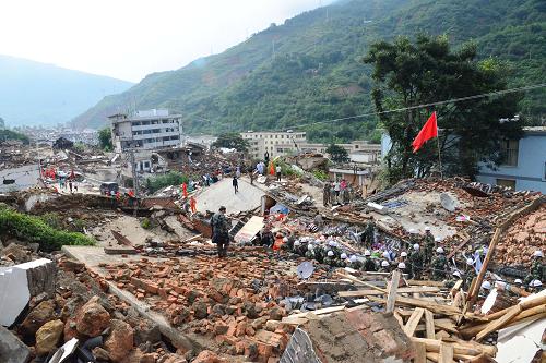 云南昭通地震灾区救援现场